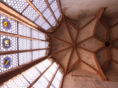 Ein Blick auf das Gewölbe der Schlosskapelle