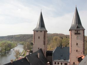 Die Rochlitzer Schlosstürme: Lichte und Finstere Juppe Die Rochlitzer Schlosstürme: Lichte und Finstere Juppe